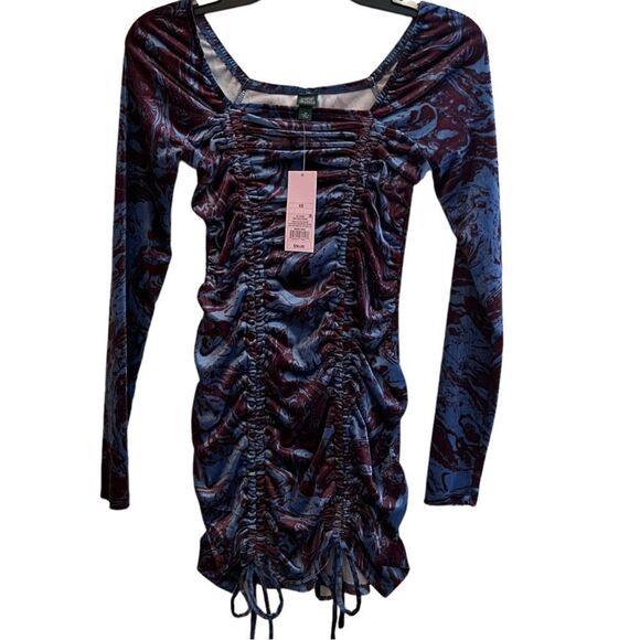 😊 3/$30 Wild Fable Pink Velvet Dress Y2K
Style Bodycon 2000s Style Size
XS NWT - Picture 3 of 9